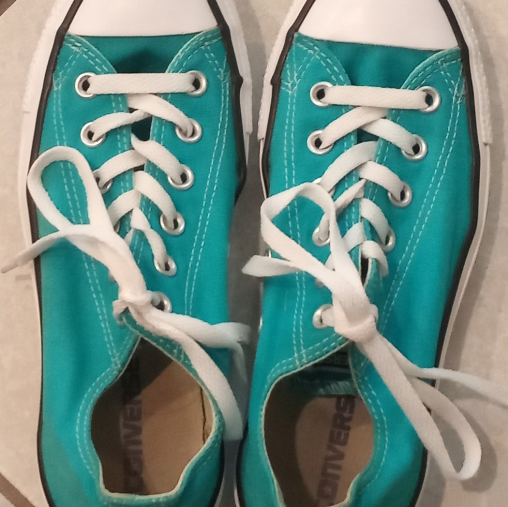 Converse tennis shoes